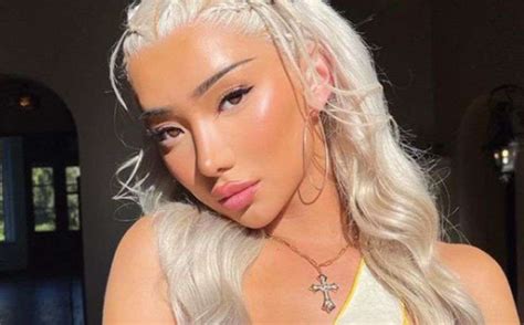 Transgender beauty influencer Nikita Dragun。